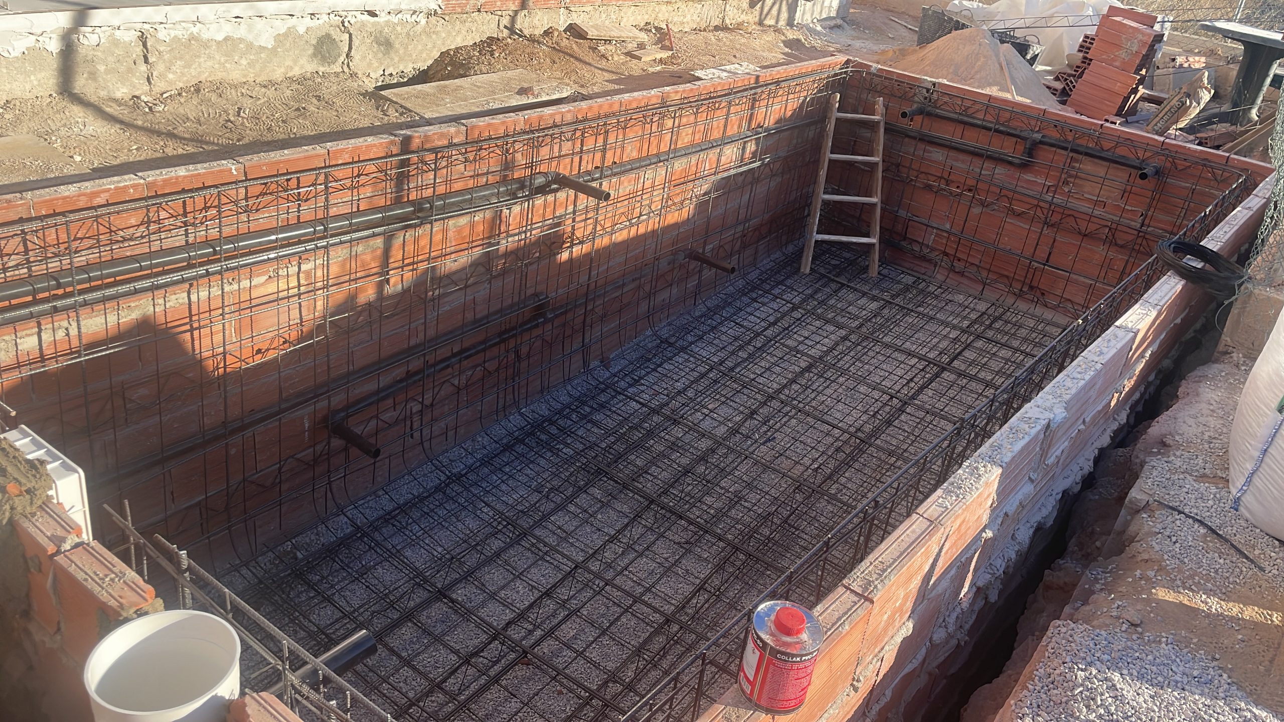 Construccion de piscina en urbanizacion nueva (1)