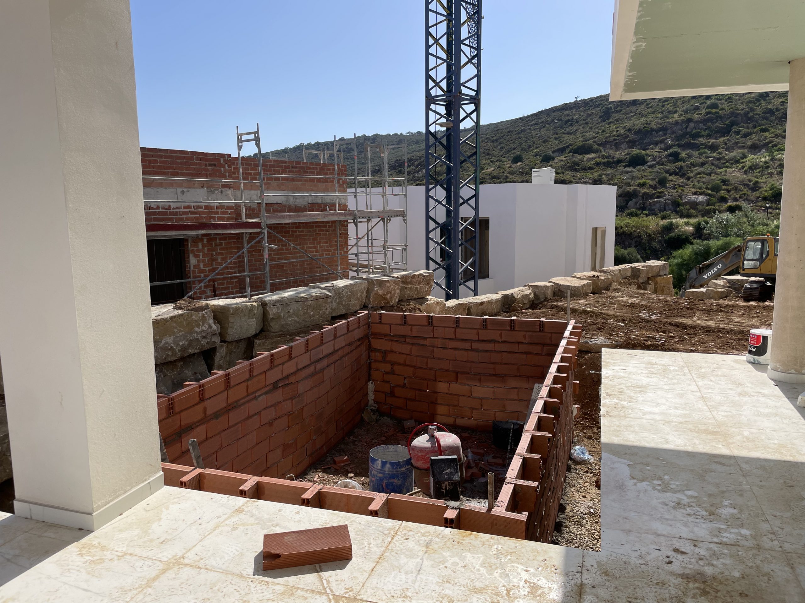Construccion de piscina en urbanizacion nueva (3)