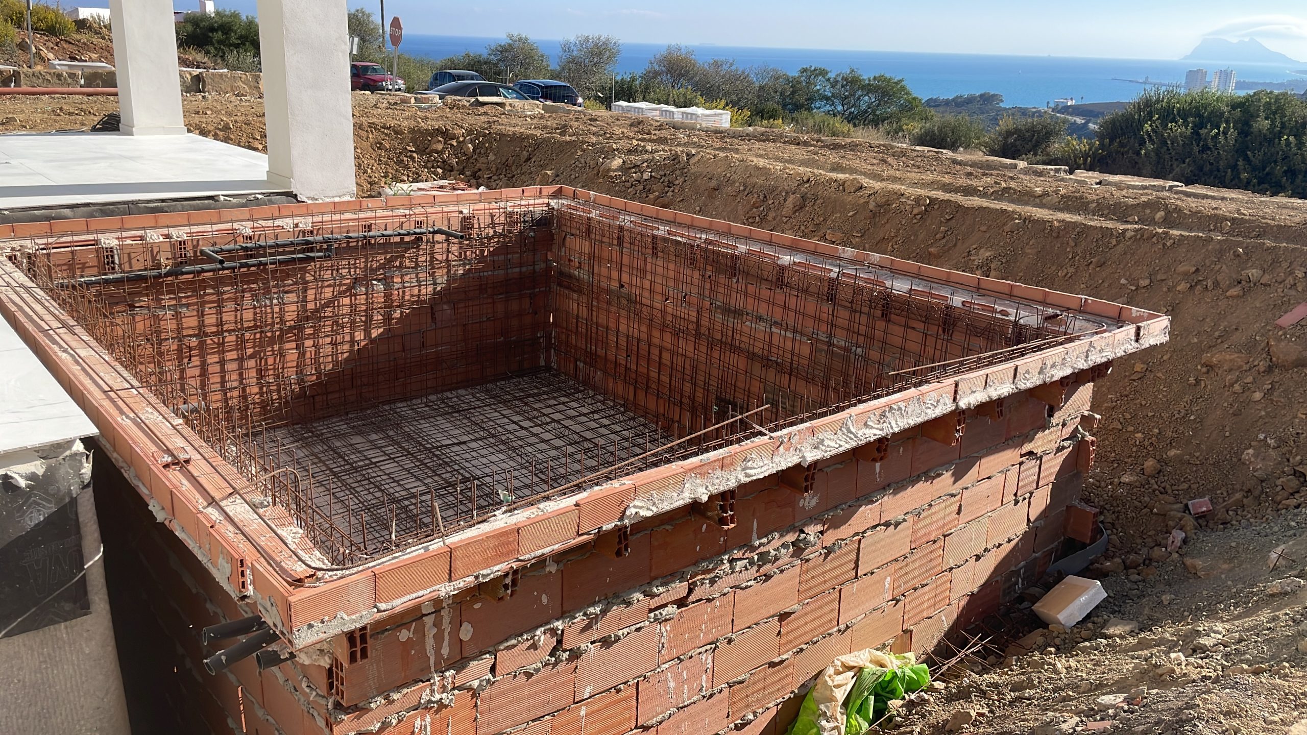 Construccion de piscina en urbanizacion nueva (3)