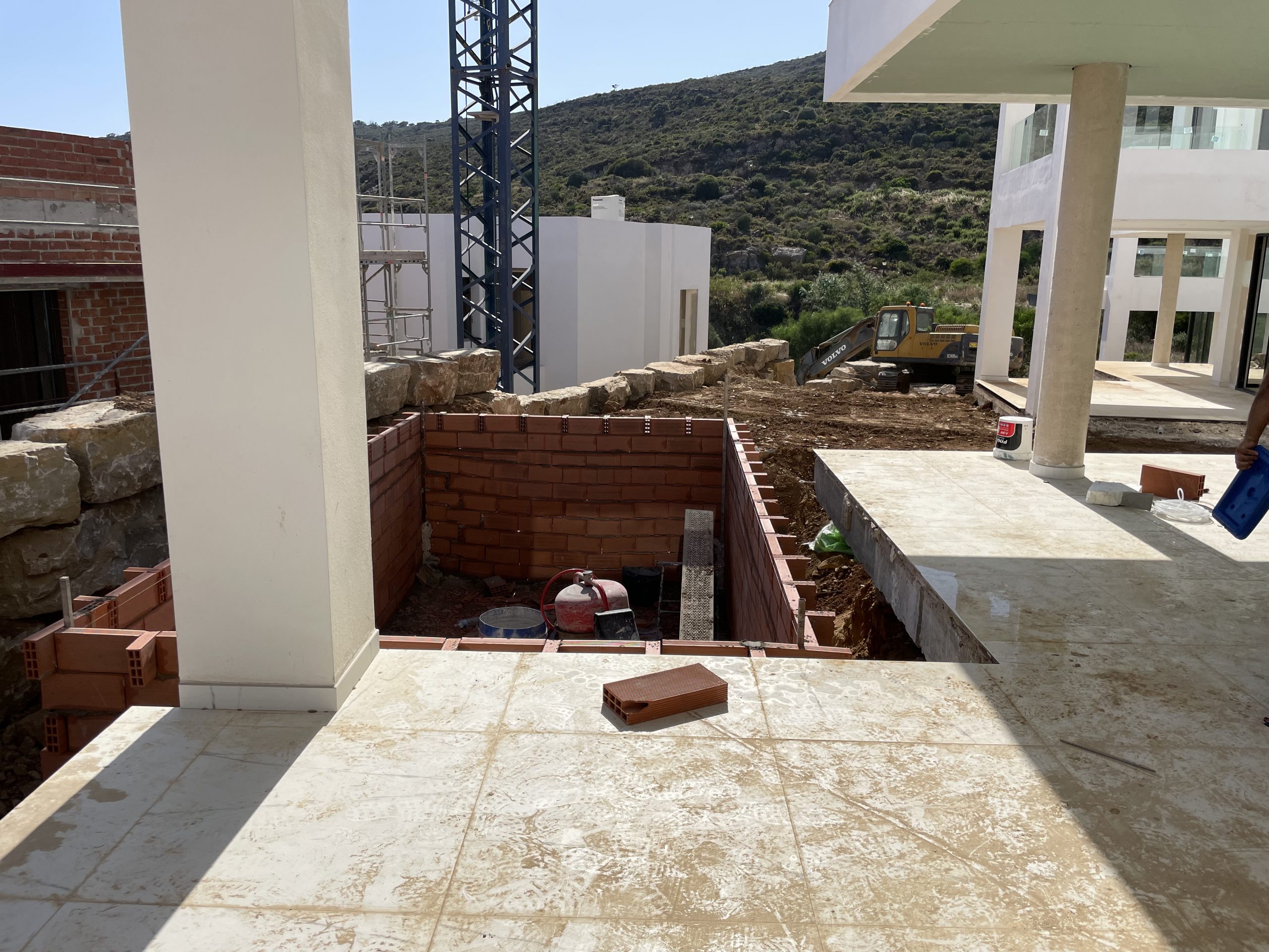 Construccion de piscina en urbanizacion nueva (4)