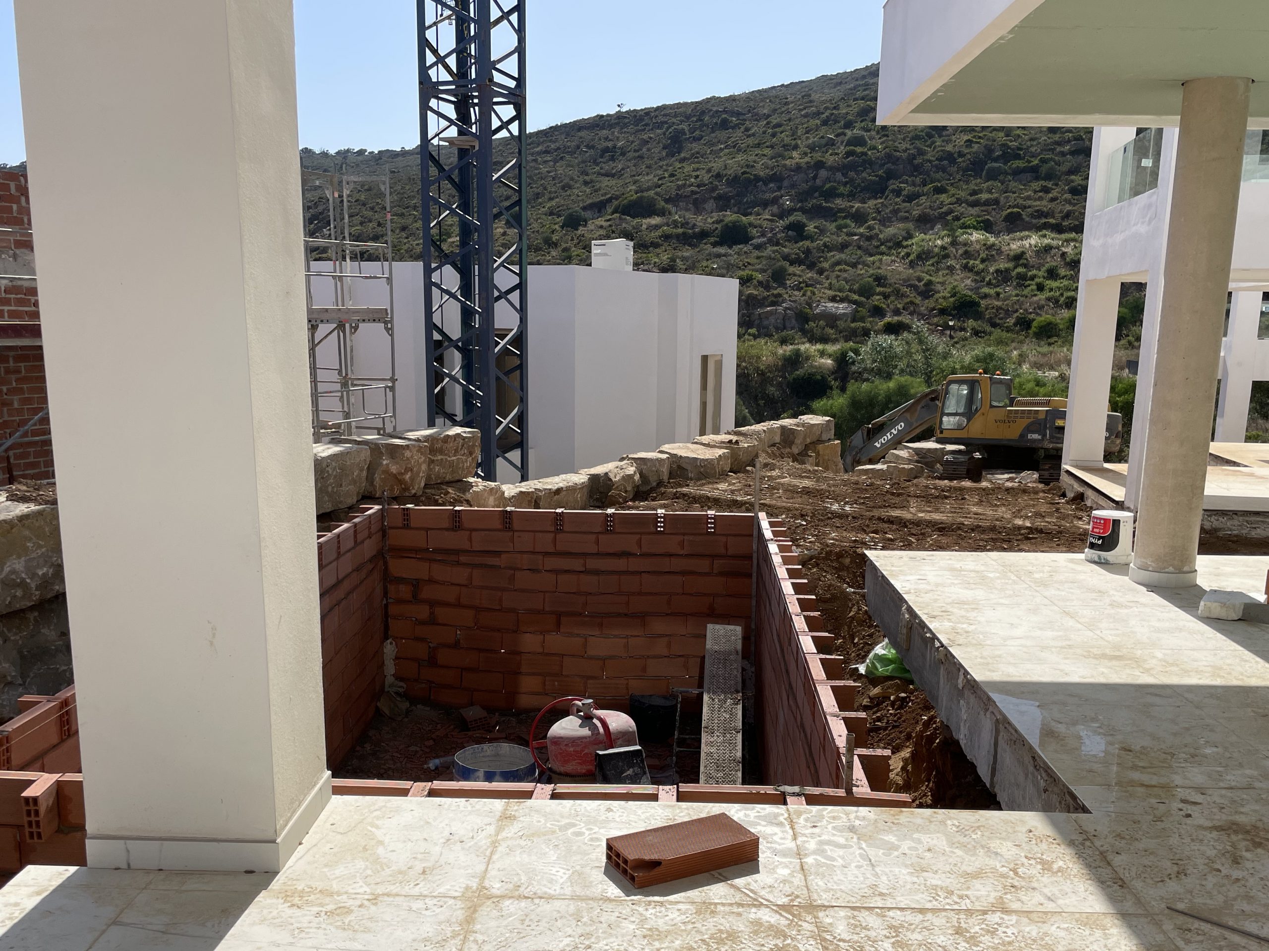 Construccion de piscina en urbanizacion nueva (5)