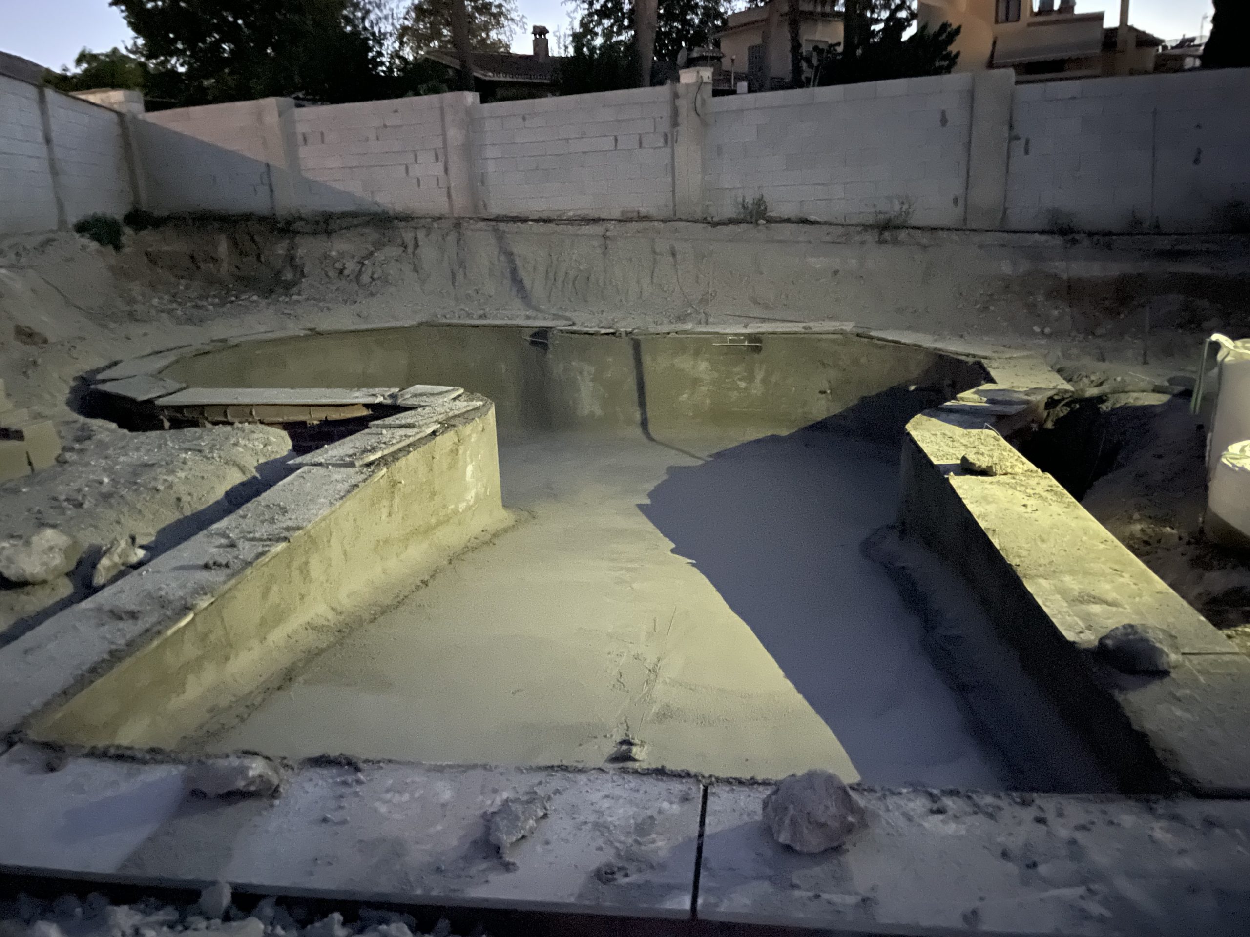 Piscina de obra forma ovalada